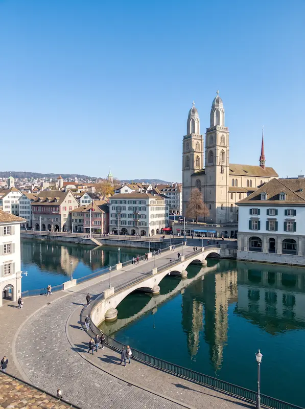 Limousine service Zurich - View of the Limmat river and Grossmunster